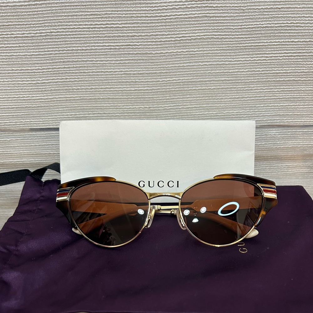 Gucci Gold and Brown Cat Eye Sunglasses - Picture 3 of 6